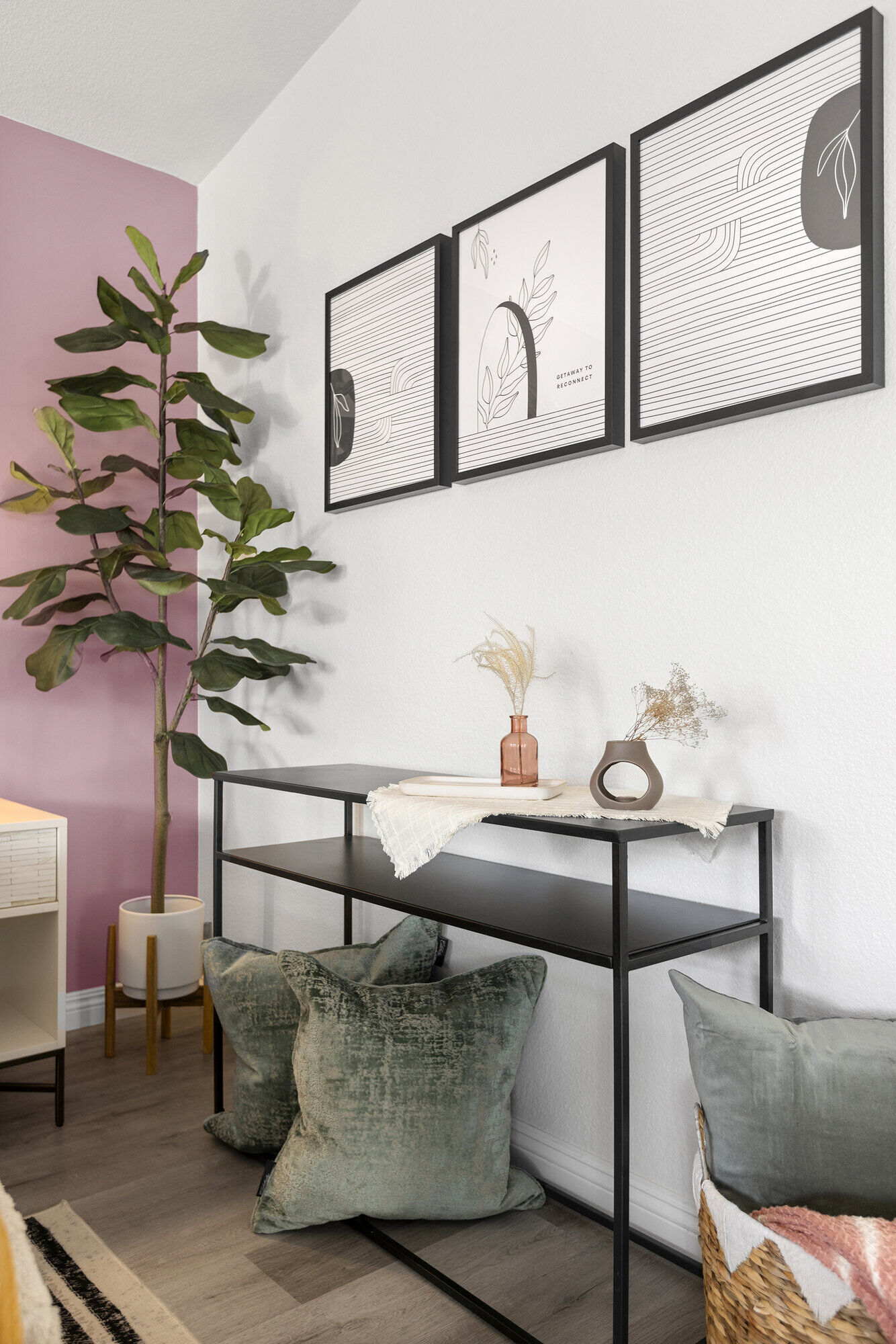 Hot tub with mountain backdrop in Indio